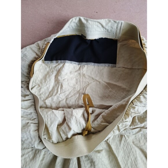 Lululemon Surge Liner Missing Short 6"  Dew Green/Auric Gold, Size Large - Picture 4 of 5